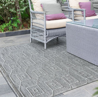 Ivory & Grey Textured 'Candela' Geometric Indoor / Outdoor PET Rug